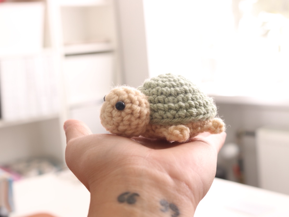 Small crochet turtle keychain amigurumi by Knits and Knots by AME
