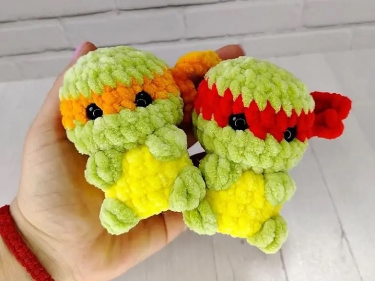 Small one-hour crochet ninja turtle amigurumi with an orange mask