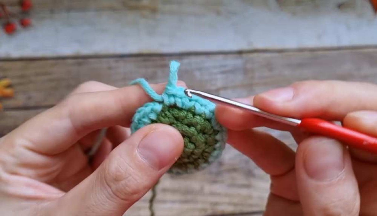 Crochet amigurumi turtle keychain in green milk cotton by My Crafty Basket