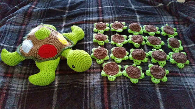 Crochet mama turtle memory game with colorful baby turtles by Crochet by Coraggio